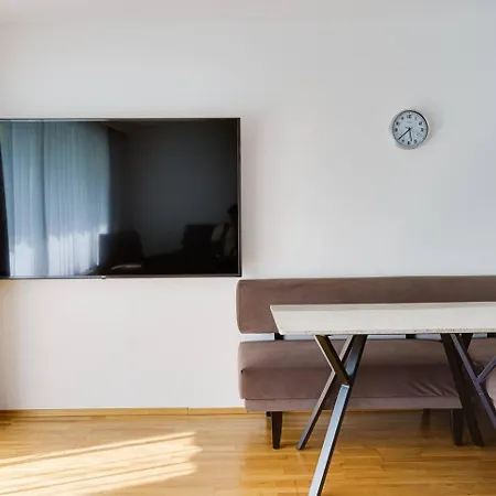 Апартаменти Wunderschoene Helle Min 30 Days Інсбрук